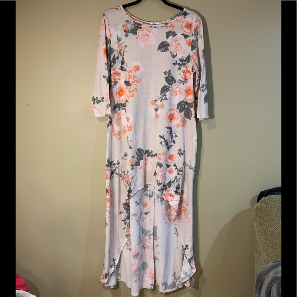 Beautiful long high low top/dress with floral. Size L/XL